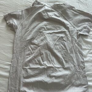 Old Navy Men's Light Gray Short Sleeve Tee